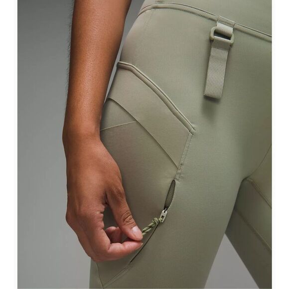 Lululemon Cargo Super-High-Rise Hiking Short 8" size 4 - Picture 4 of 7